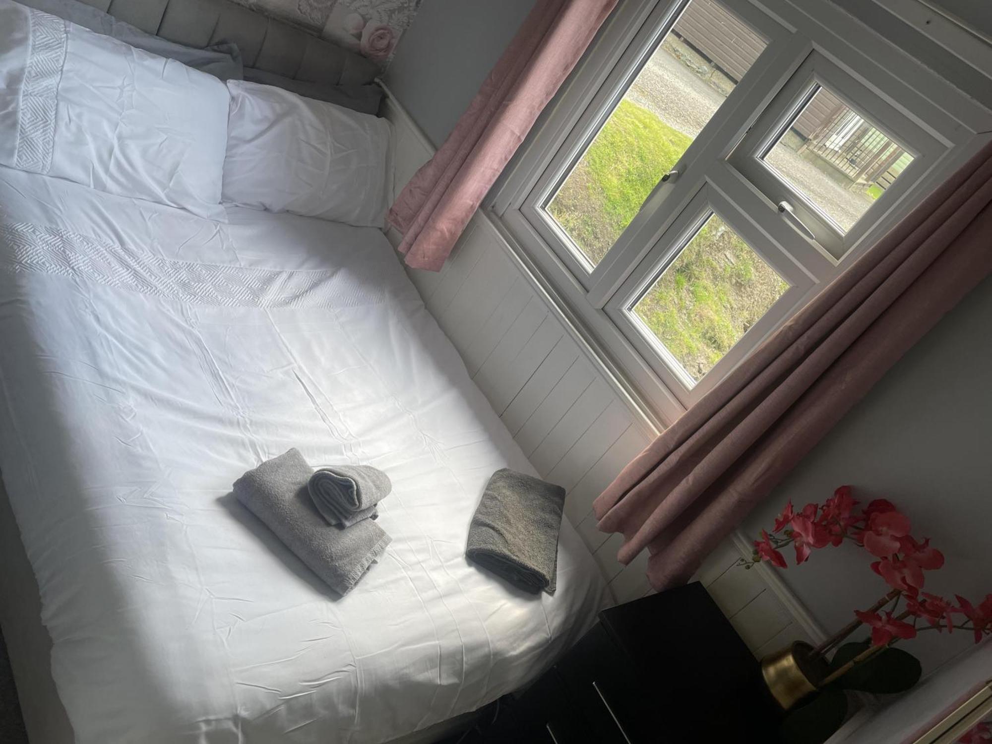 Charming Chalet Nestled In Heart Of Clarach Bay Aberystwyth Buitenkant foto